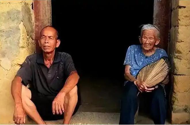 本兵儿子光棍一辈子最大想法是砍死父亲龙8国际头号玩家母亲是慰安妇父亲是日(图11)